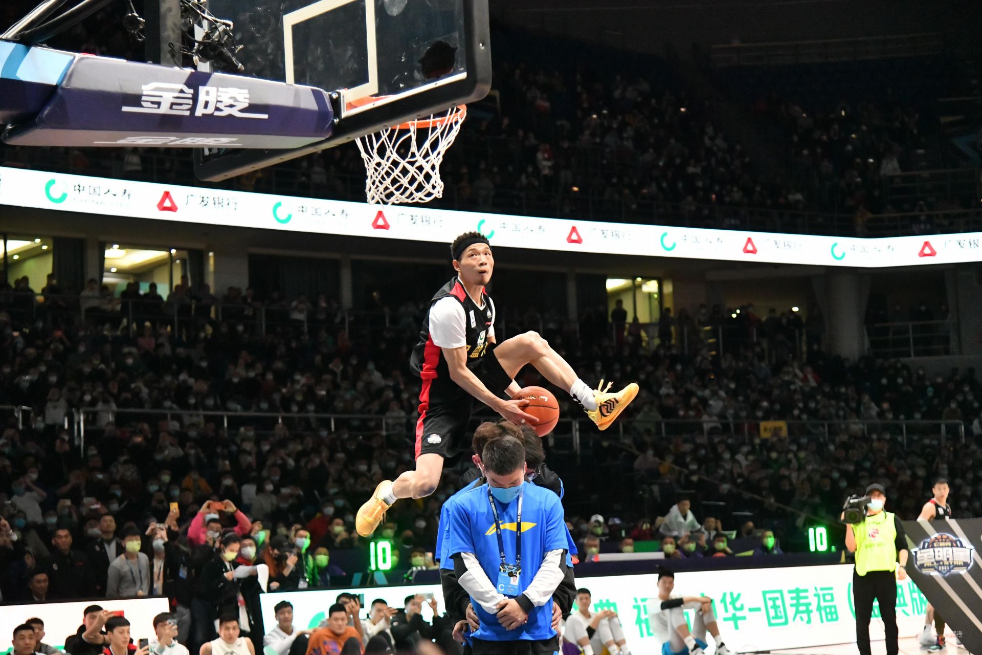 示了一个关 示了一个关